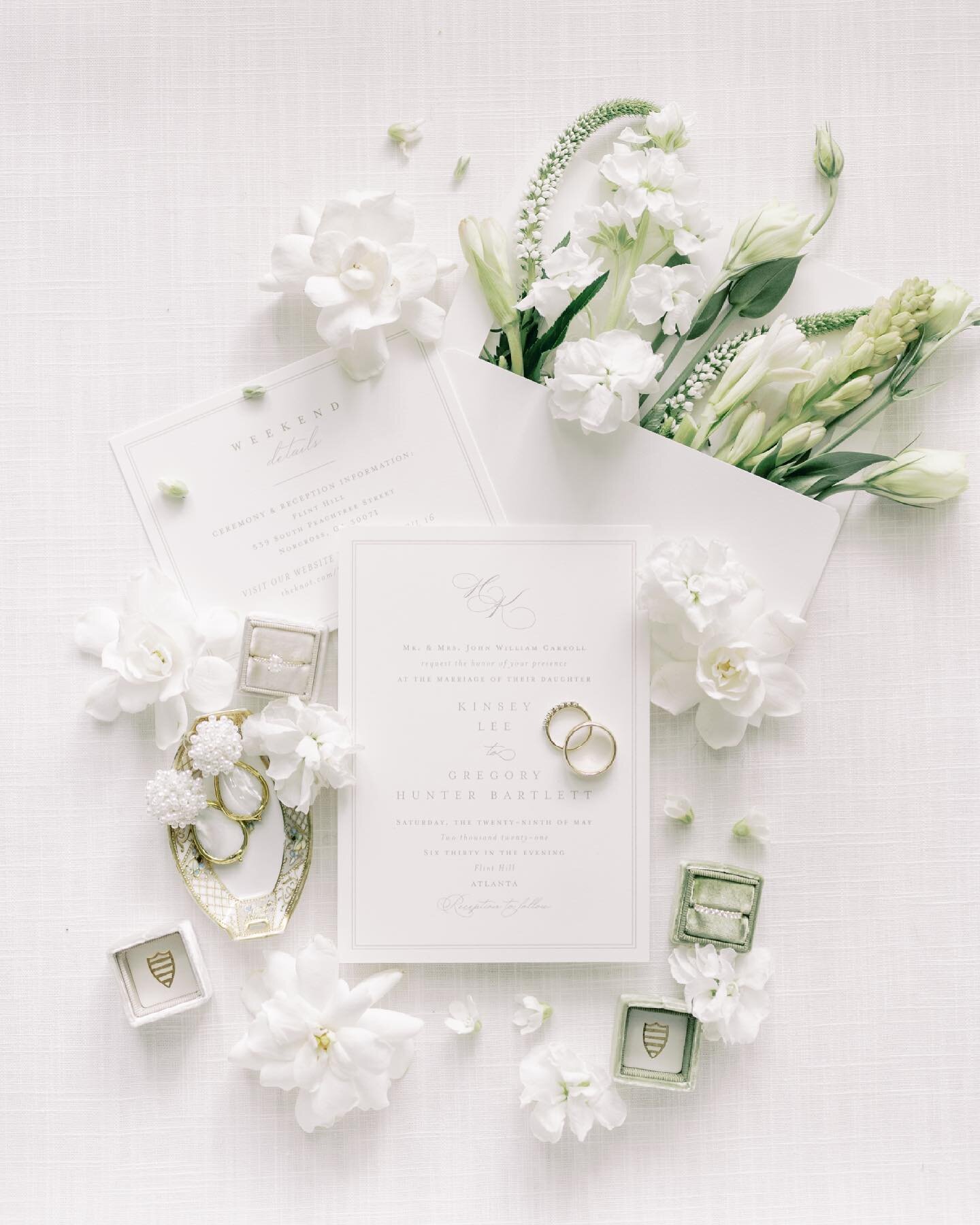 Kinsey and Hunter&rsquo;s details were stunning - I love having the color consistency all the way from start to finish in a wedding gallery and florals are so helpful to complete the flat lays! 
.
Photography: @haintbluecollective
Venue: @flinthillwe
